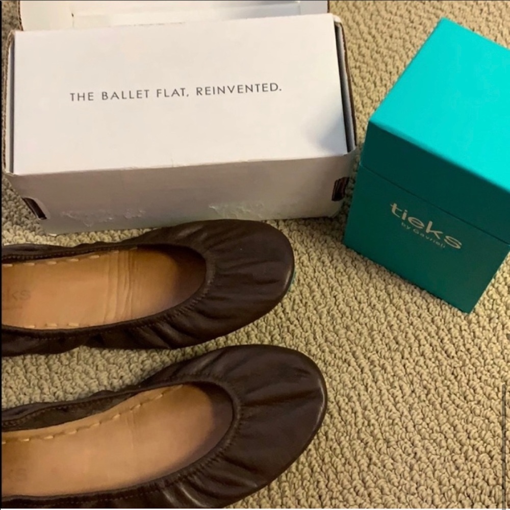 Brown tieks